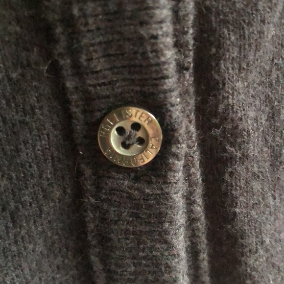 NWOT Vintage Hollister button down cardigan. Pockets in front. Hollister logo - Picture 7 of 12